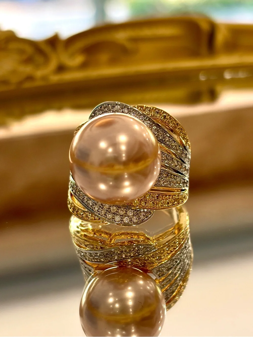 NWOT Gorgeous Champagne Color Pearl Two Tones With accents Band Ring in 8